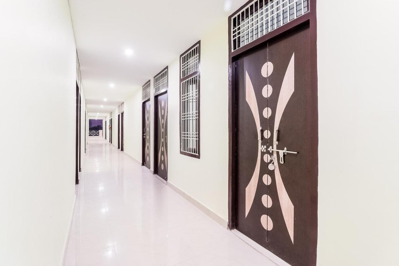 斯波特昂63000 S.s.广场酒店 Banthra Sikandarpur 外观 照片