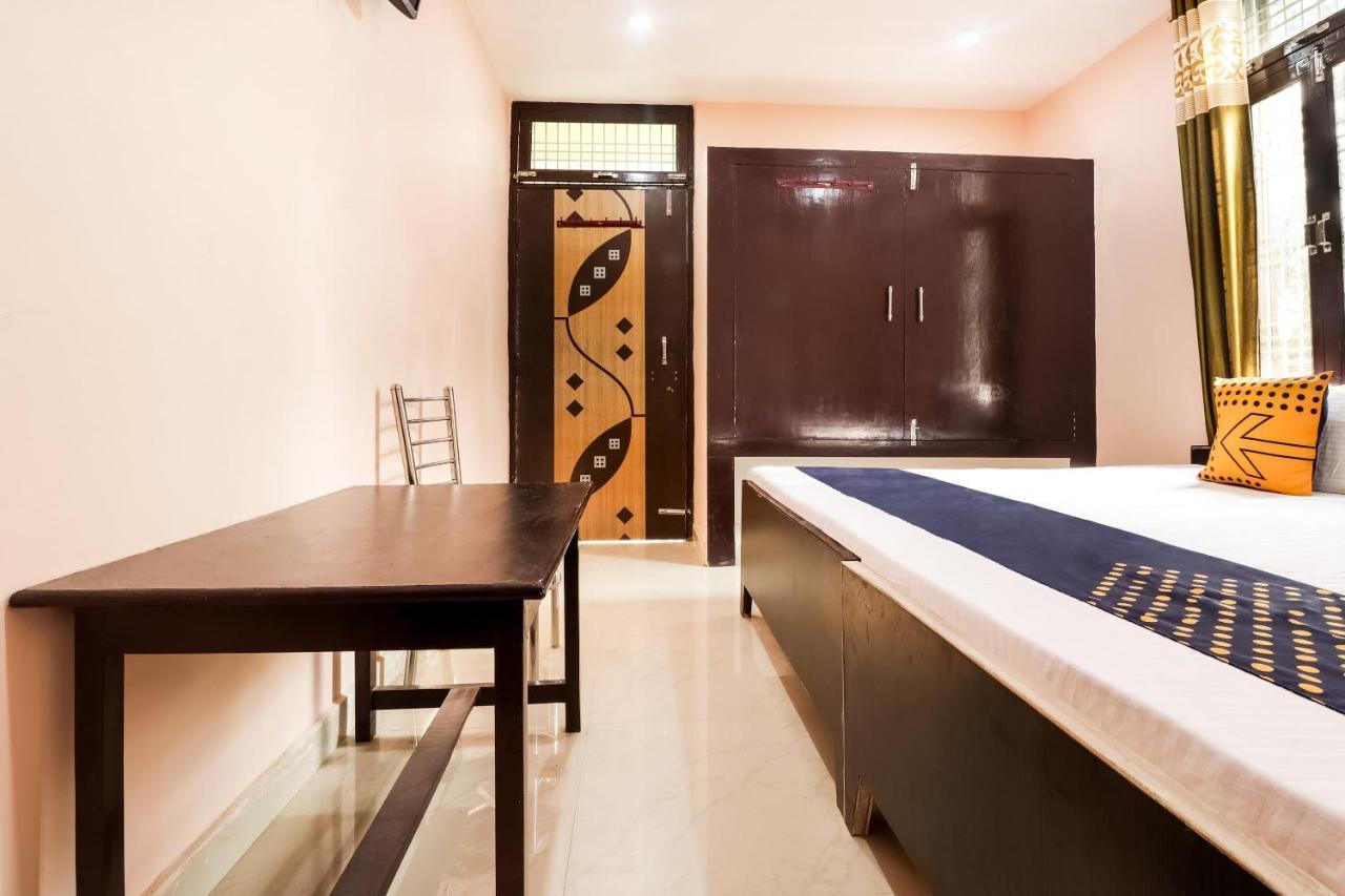 斯波特昂63000 S.s.广场酒店 Banthra Sikandarpur 外观 照片
